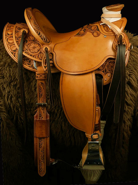 15&1/2 inch seat 90 degree bars Wade Saddle. 7/8ths Stainless Steel rigging, cantle 4&1/2 inch high by 12 & 1/2 inch wide. Saddle hand built by Keith Valley.